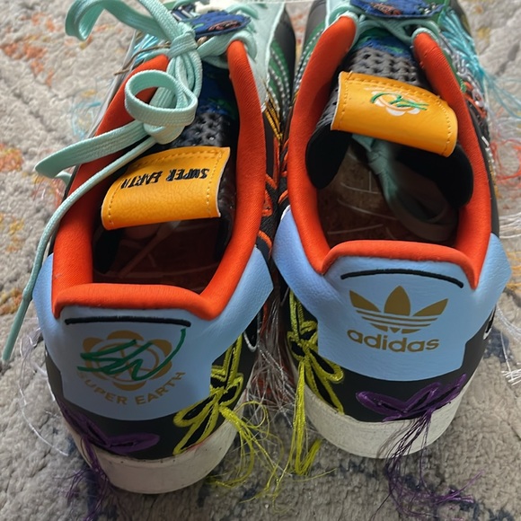 New super earth adidas - Picture 4 of 6